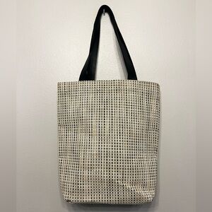 Chilewich Woven Black and Cream Tote Leather Handles Pocket Luxury Beach Bag